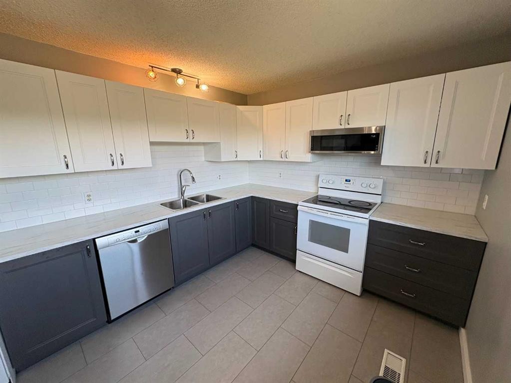 









10709


89

Street,
Peace River,




AB
T8S 1S4

