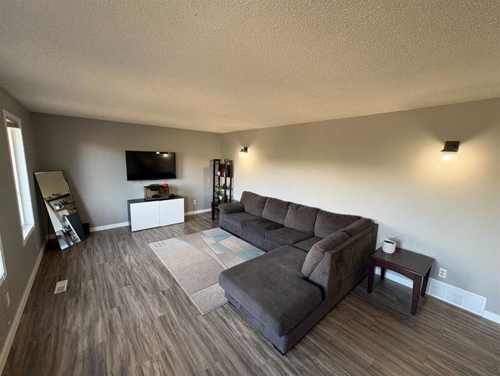 









10709


89

Street,
Peace River,




AB
T8S 1S4

