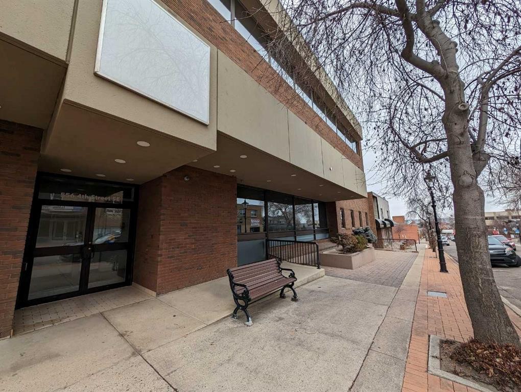 









556


4

Street Southeast, 101,
Medicine Hat,




AB
T1A 0K8

