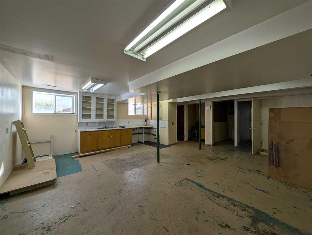 









17


Dunmore

Road Southeast,
Medicine Hat,




AB
T1A 1Z5

