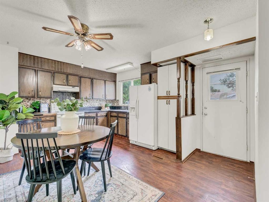 









219


Ross Glen

Drive Southeast,
Medicine Hat,




AB
T1B 1N7

