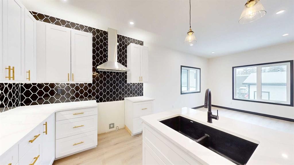 









105


5

Street Northeast,
Redcliff,




AB
T0J2P0

