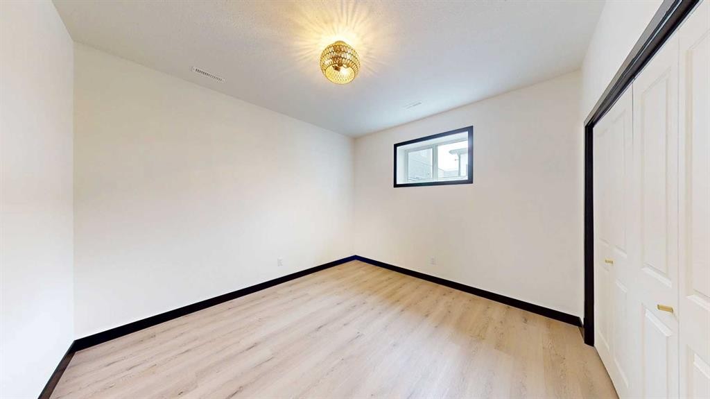 









105


5

Street Northeast,
Redcliff,




AB
T0J2P0

