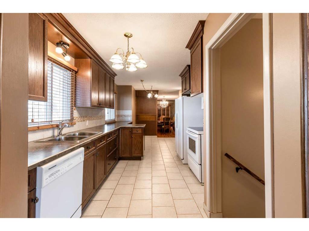 









188


Burns

Crescent Northwest,
Medicine Hat,




AB
T1A 6V9

