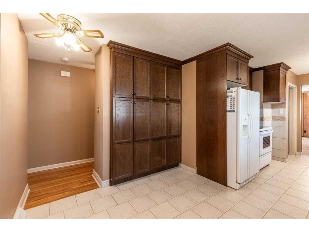 









188


Burns

Crescent Northwest,
Medicine Hat,




AB
T1A 6V9

