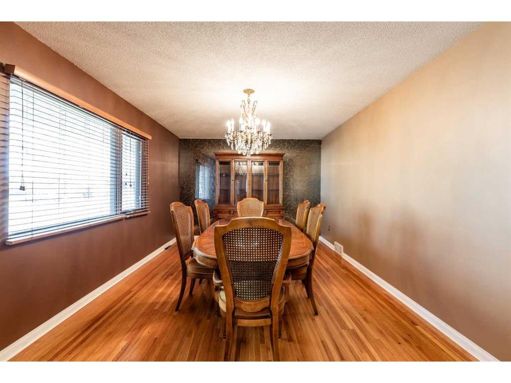 









188


Burns

Crescent Northwest,
Medicine Hat,




AB
T1A 6V9

