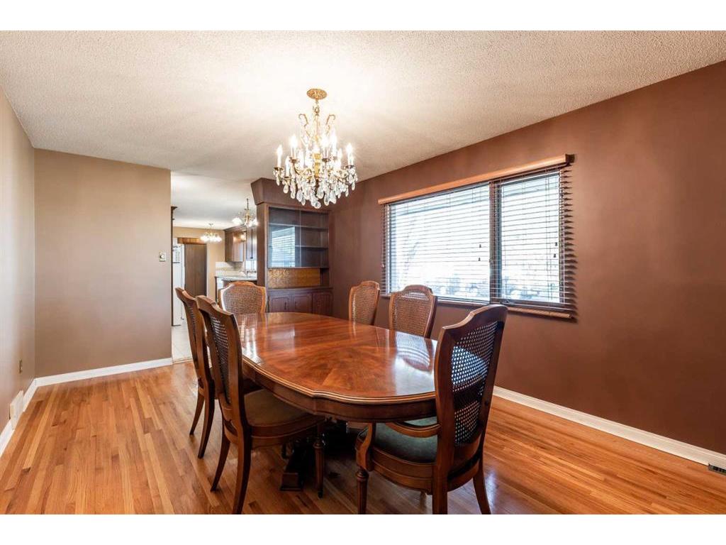 









188


Burns

Crescent Northwest,
Medicine Hat,




AB
T1A 6V9

