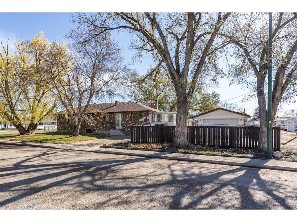 









188


Burns

Crescent Northwest,
Medicine Hat,




AB
T1A 6V9

