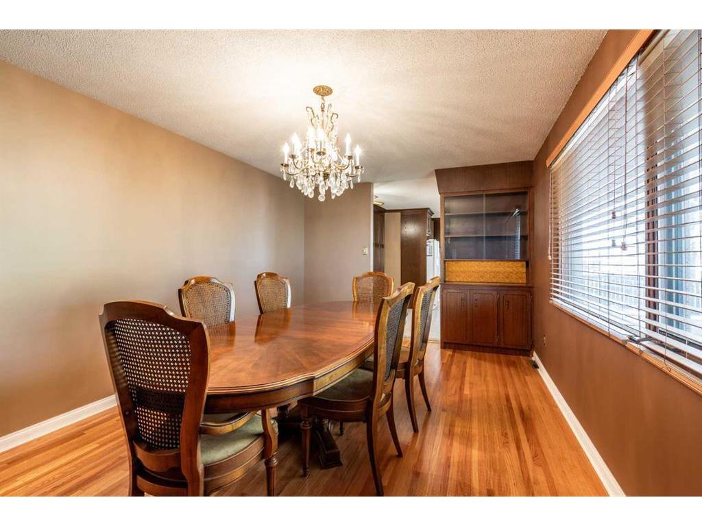 









188


Burns

Crescent Northwest,
Medicine Hat,




AB
T1A 6V9

