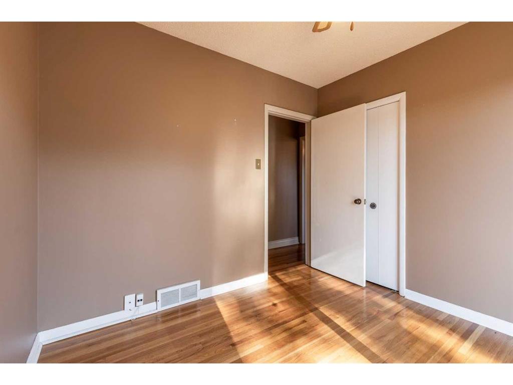 









188


Burns

Crescent Northwest,
Medicine Hat,




AB
T1A 6V9

