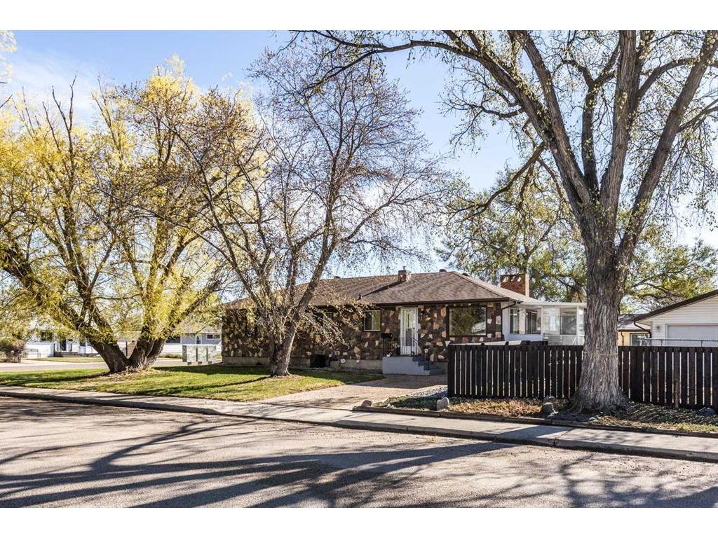 









188


Burns

Crescent Northwest,
Medicine Hat,




AB
T1A 6V9

