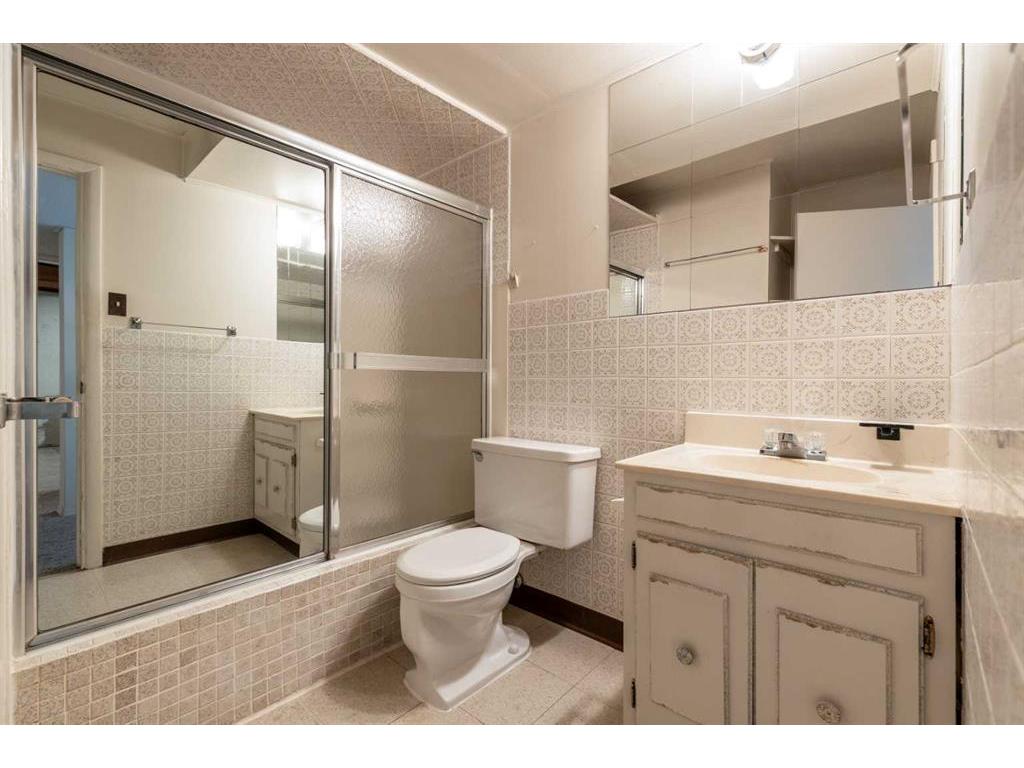 









188


Burns

Crescent Northwest,
Medicine Hat,




AB
T1A 6V9

