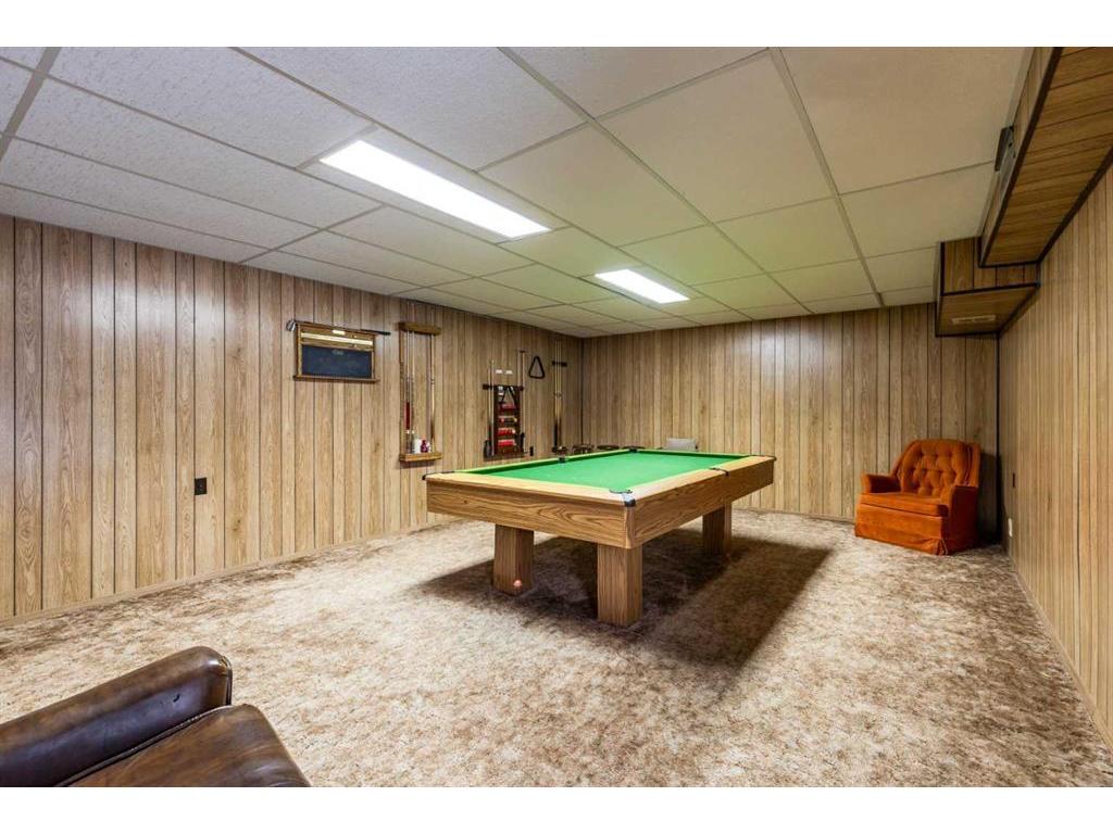 









188


Burns

Crescent Northwest,
Medicine Hat,




AB
T1A 6V9


