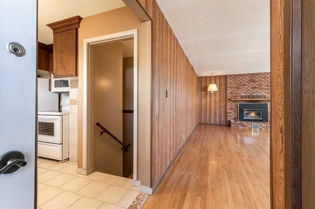 









188


Burns

Crescent Northwest,
Medicine Hat,




AB
T1A 6V9

