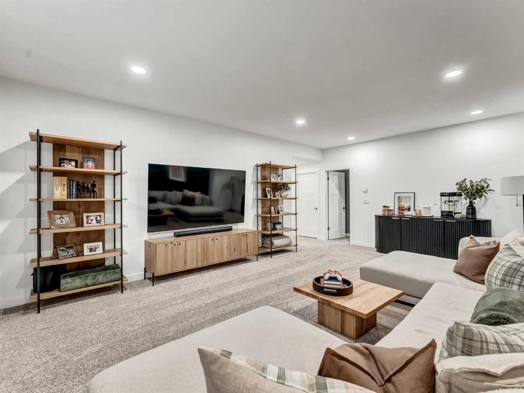 









21


Hamptons

Gate Southeast,
Medicine Hat,




AB
T1B 0N7


