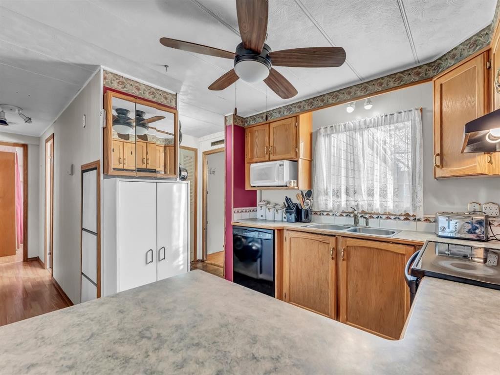 









4000


13

Avenue Southeast, 93,
Medicine Hat,




AB
T1B1J3

