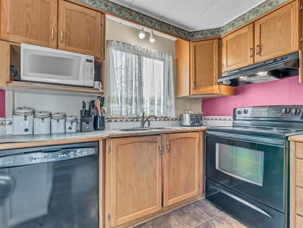 









4000


13

Avenue Southeast, 93,
Medicine Hat,




AB
T1B1J3

