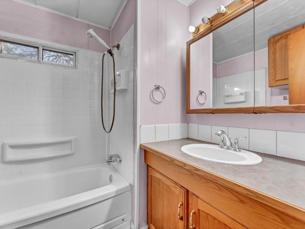 









4000


13

Avenue Southeast, 93,
Medicine Hat,




AB
T1B1J3

