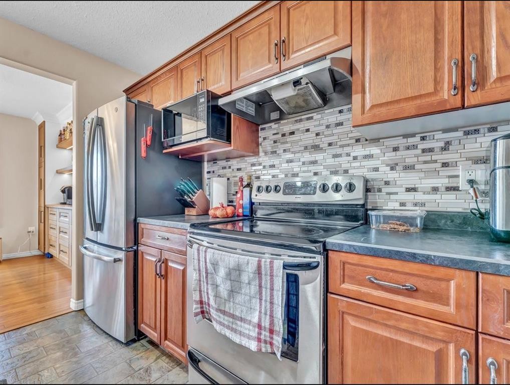 









28


Saamis

Close Southwest,
Medicine Hat,




AB
T1B4v6

