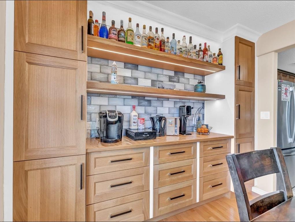 









28


Saamis

Close Southwest,
Medicine Hat,




AB
T1B4v6

