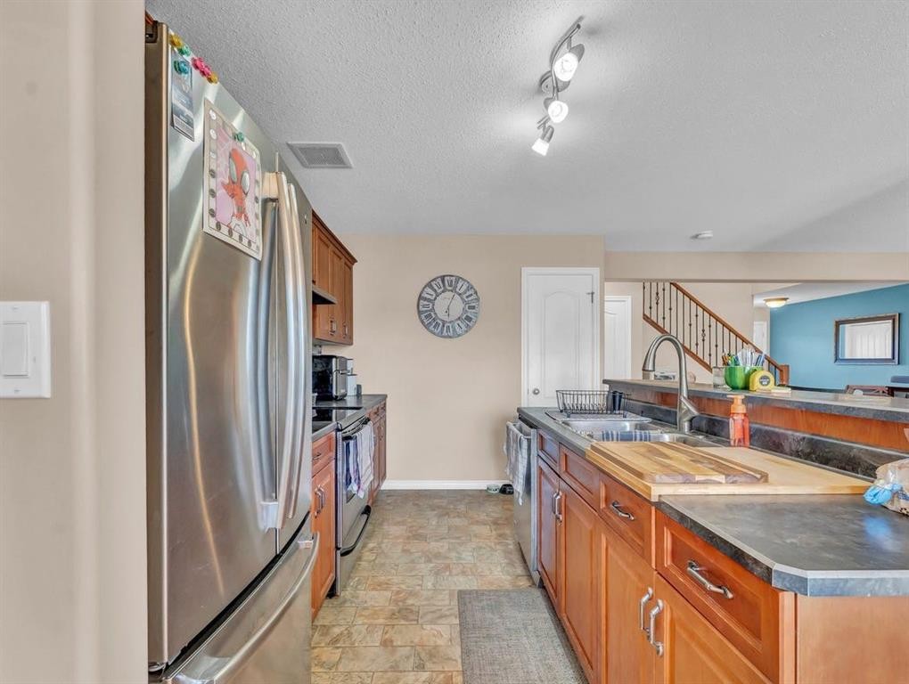 









28


Saamis

Close Southwest,
Medicine Hat,




AB
T1B4v6

