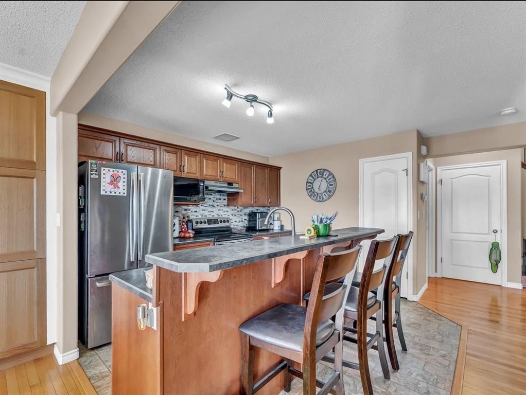 









28


Saamis

Close Southwest,
Medicine Hat,




AB
T1B4v6

