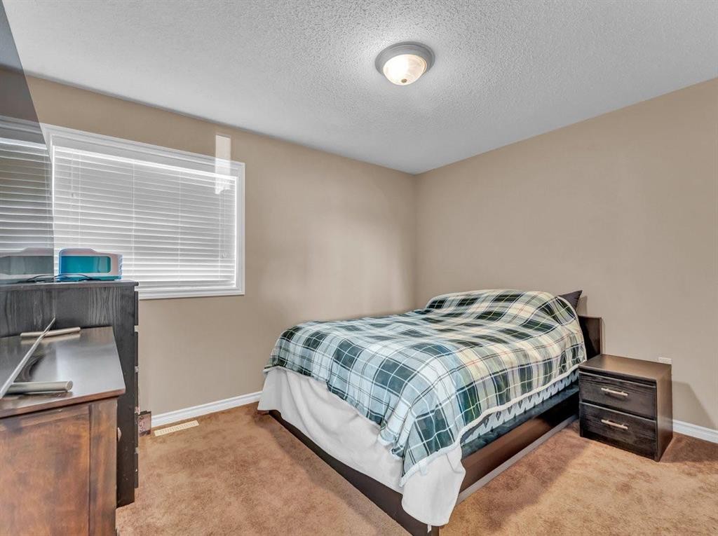 









28


Saamis

Close Southwest,
Medicine Hat,




AB
T1B4v6

