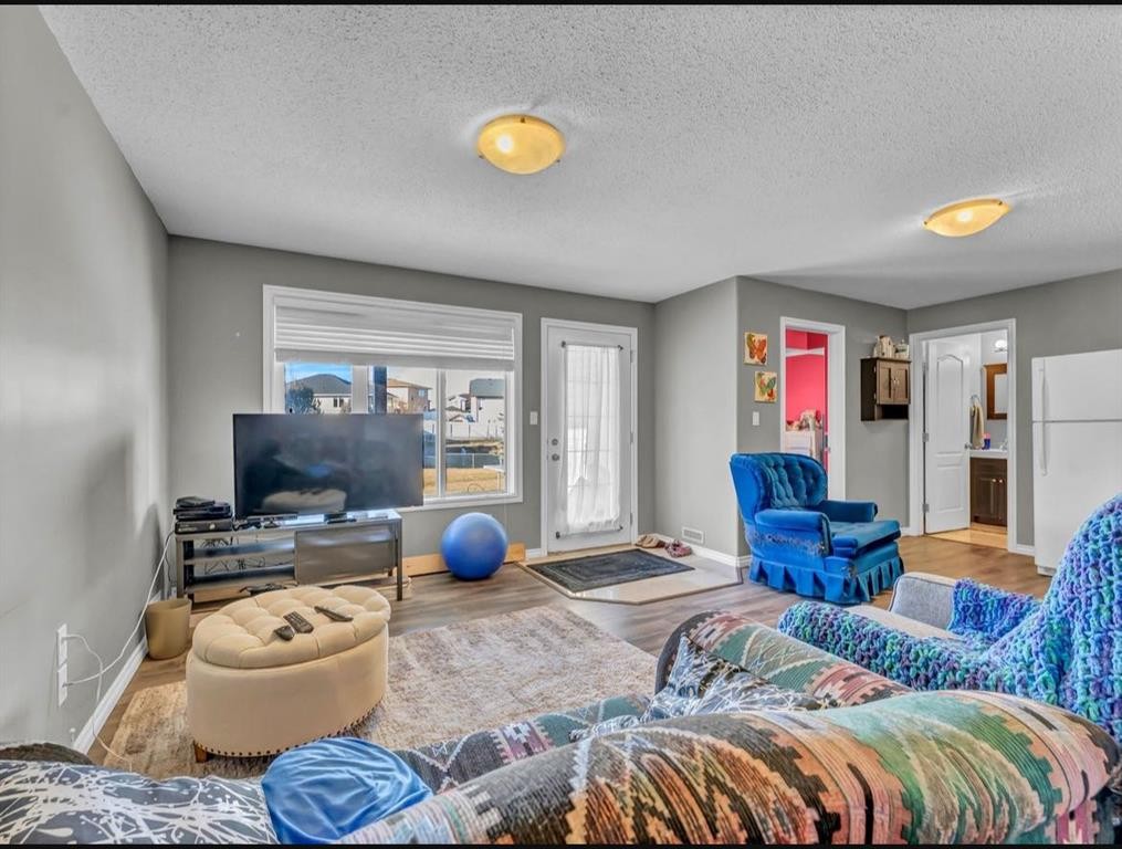 









28


Saamis

Close Southwest,
Medicine Hat,




AB
T1B4v6

