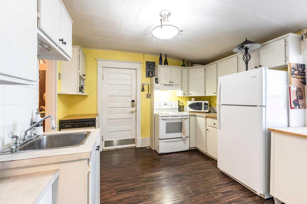 









966


Yuill

Street Southeast,
Medicine Hat,




AB
T1A 0Y8

