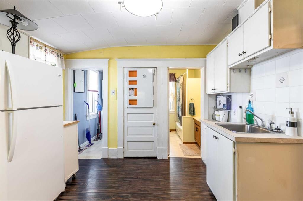 









966


Yuill

Street Southeast,
Medicine Hat,




AB
T1A 0Y8

