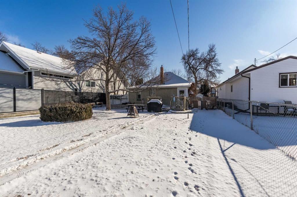 









966


Yuill

Street Southeast,
Medicine Hat,




AB
T1A 0Y8

