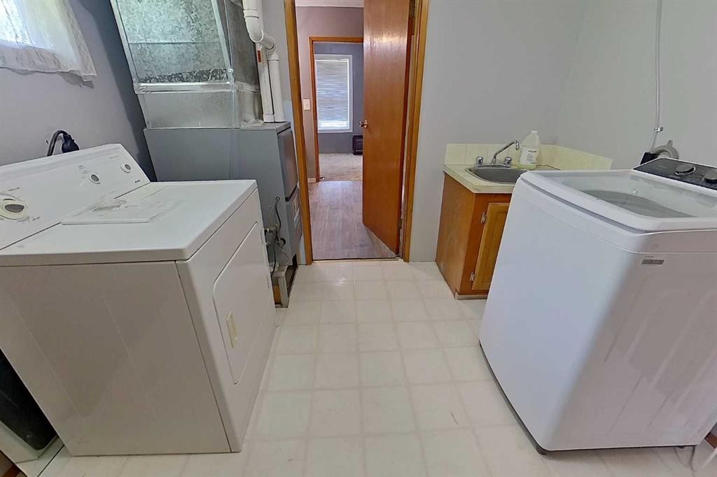 









5009


48 Avenue

,
Athabasca,




AB
T9S2A4

