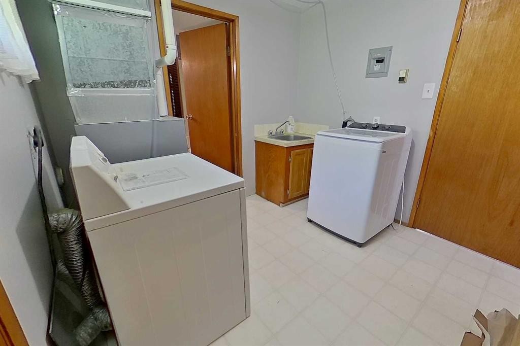 









5009


48 Avenue

,
Athabasca,




AB
T9S2A4

