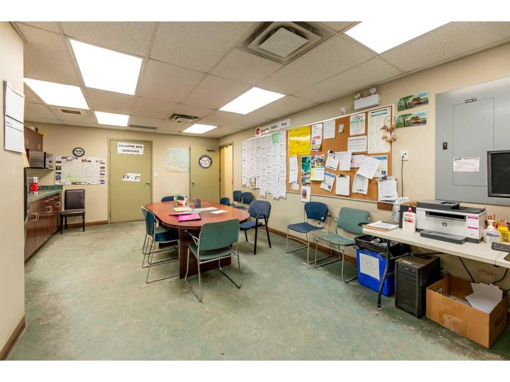









156


Steele

Crescent,
Hinton,




AB
T7V 2G5

