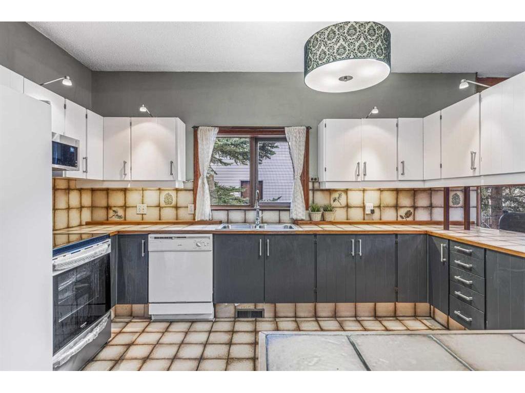 









317


Buffalo

Street,
Banff,




AB
T1L 1A1

