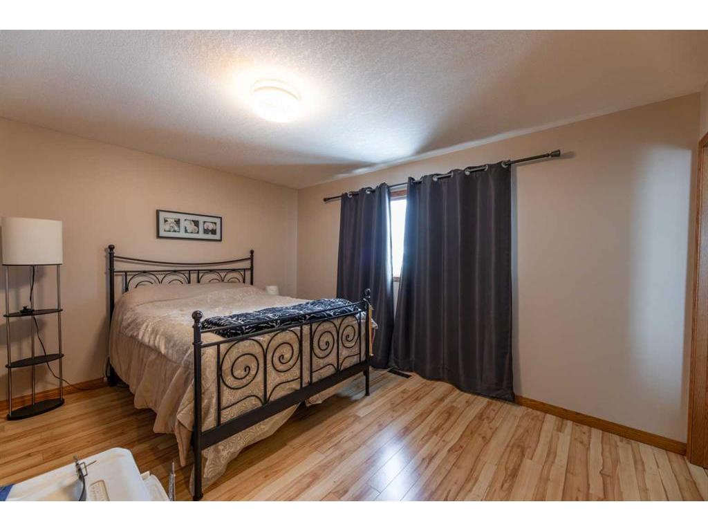 









129


Mackay

Crescent,
Hinton,




AB
T7V 2C7

