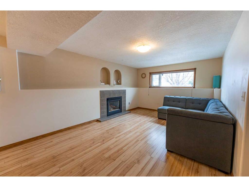 









129


Mackay

Crescent,
Hinton,




AB
T7V 2C7

