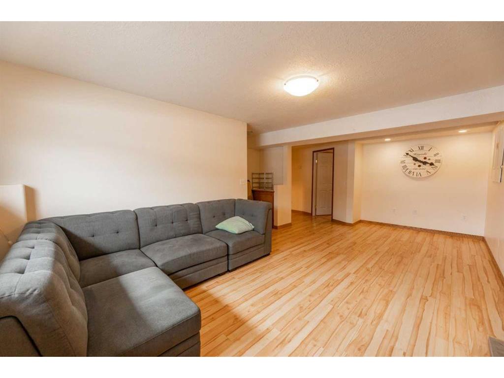 









129


Mackay

Crescent,
Hinton,




AB
T7V 2C7

