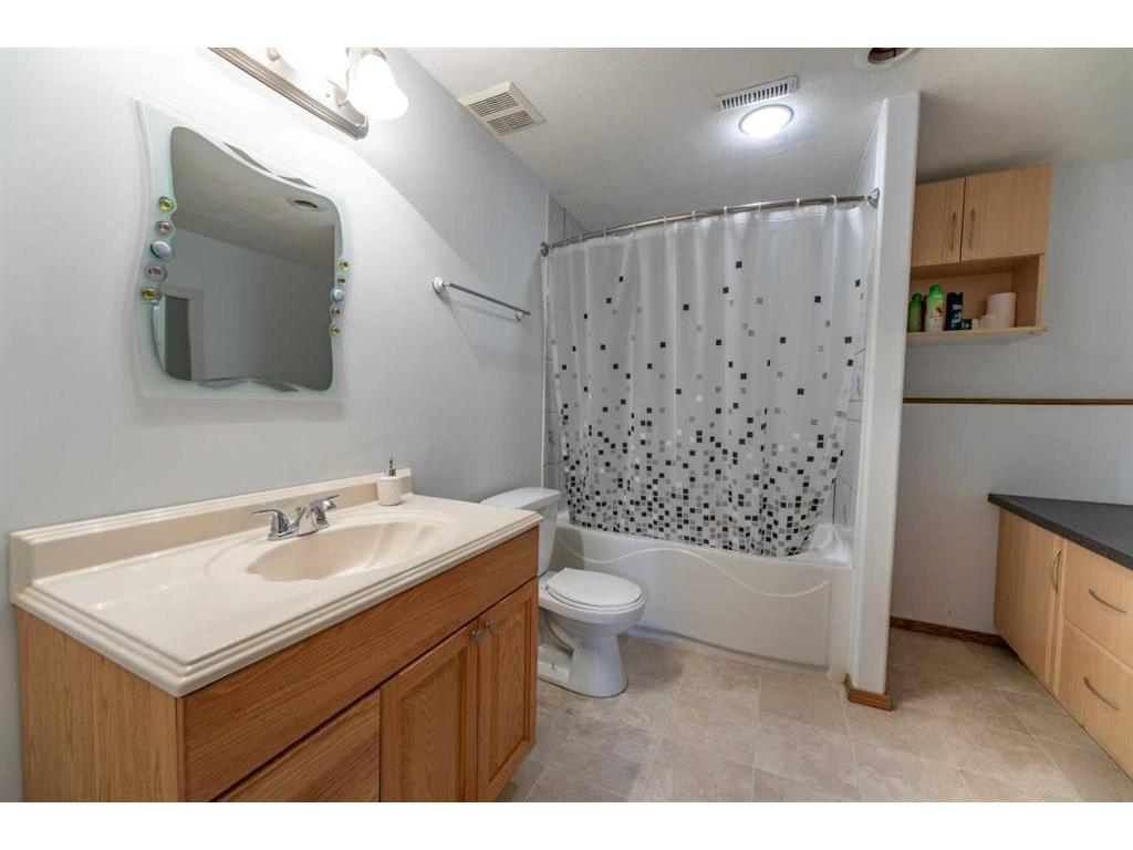 









129


Mackay

Crescent,
Hinton,




AB
T7V 2C7

