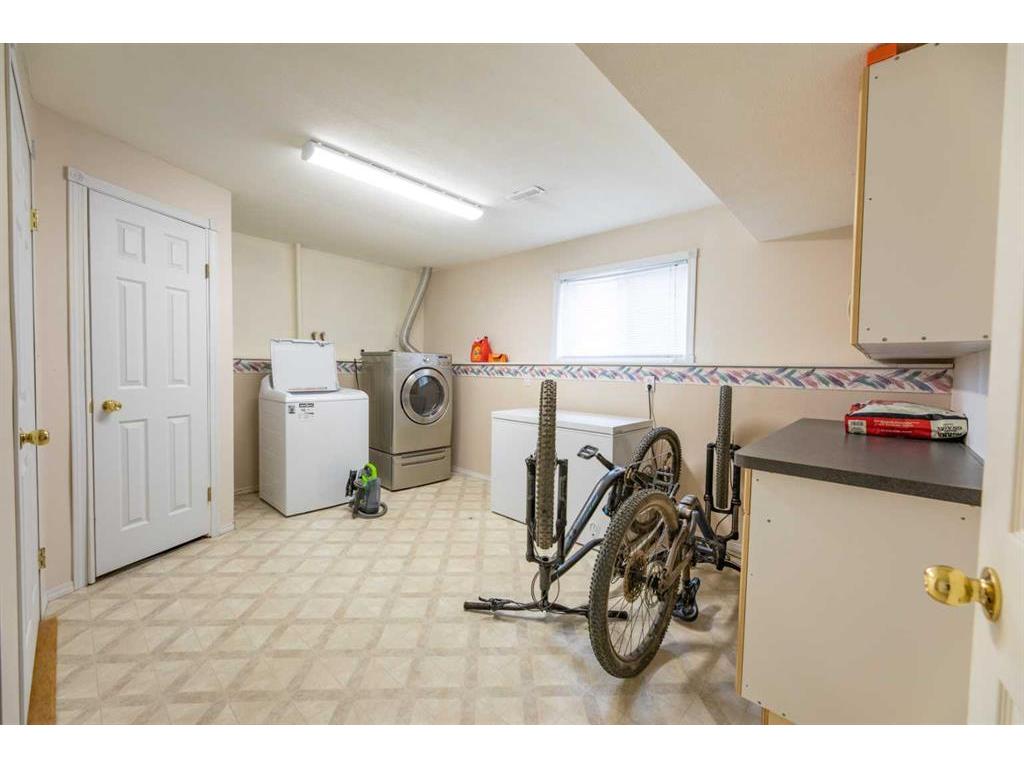 









129


Mackay

Crescent,
Hinton,




AB
T7V 2C7

