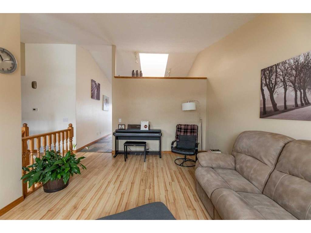 









129


Mackay

Crescent,
Hinton,




AB
T7V 2C7

