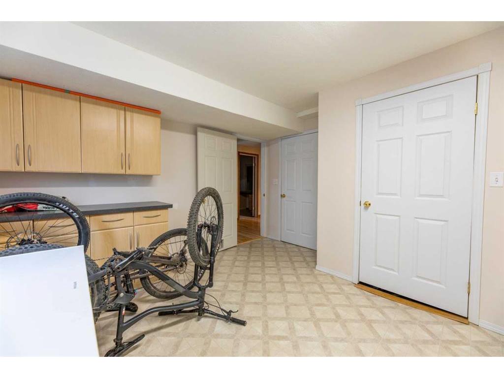 









129


Mackay

Crescent,
Hinton,




AB
T7V 2C7

