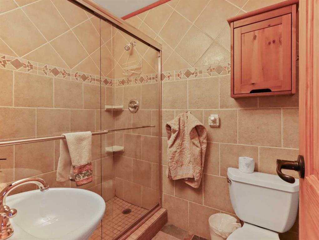 









21


Pinewood

Crescent,
Canmore,




AB
T1W1P8

