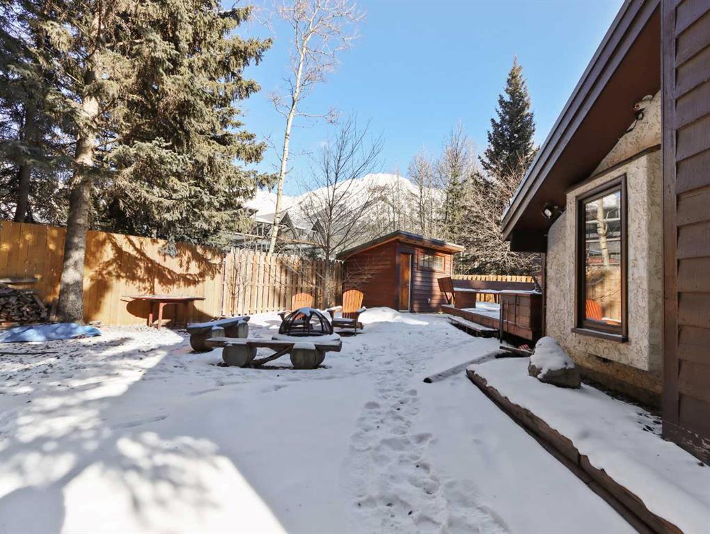 









21


Pinewood

Crescent,
Canmore,




AB
T1W1P8

