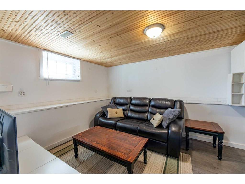 









135


Sherwood

Drive,
Hinton,




AB
T7V 1P6

