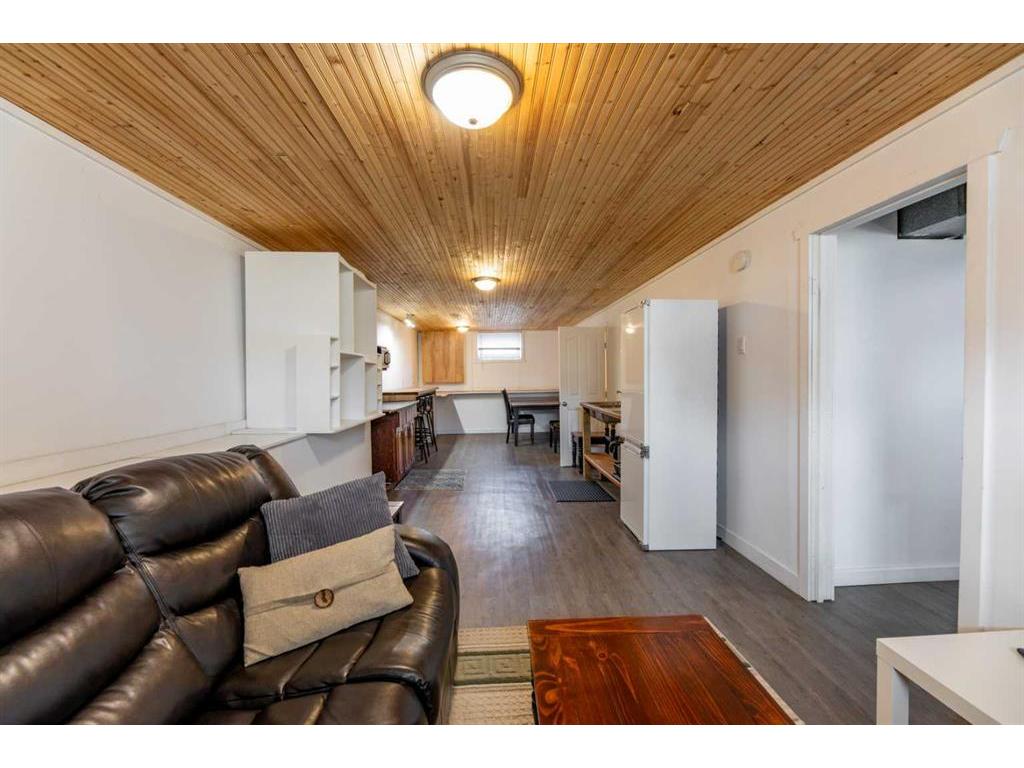 









135


Sherwood

Drive,
Hinton,




AB
T7V 1P6

