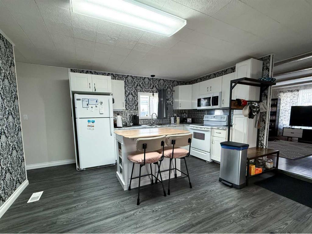 









133


Jarvis

Street, 346,
Hinton,




AB
T7V 1R9

