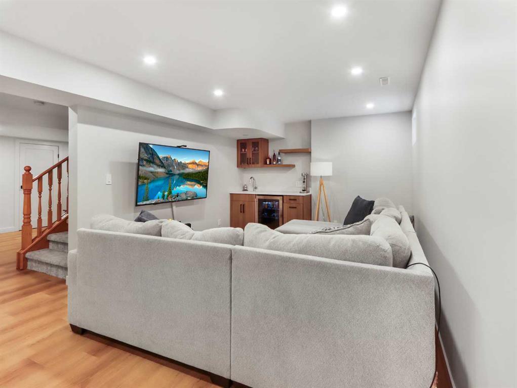 









160


Benchlands

Terrace,
Canmore,




AB
T1W1G2

