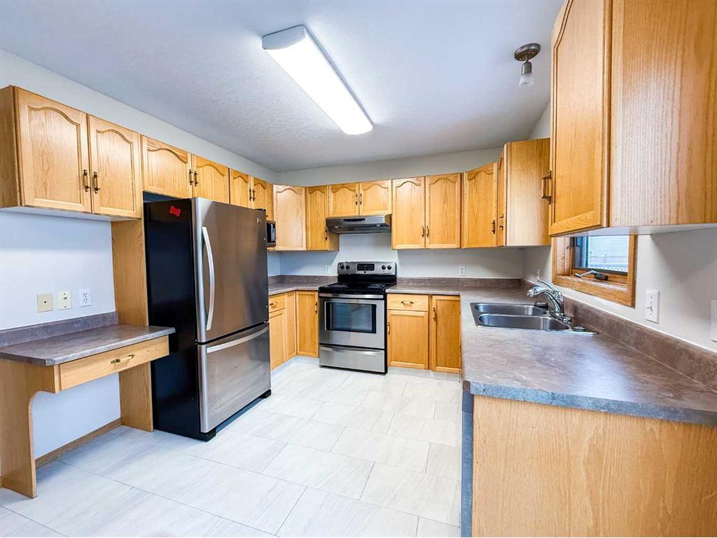 









243


Baker

Street,
Hinton,




AB
T7V 2C4

