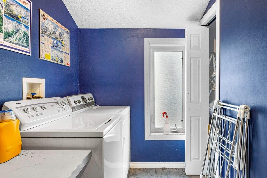 









412


Cougar

Street,
Banff,




AB
T1L1A1

